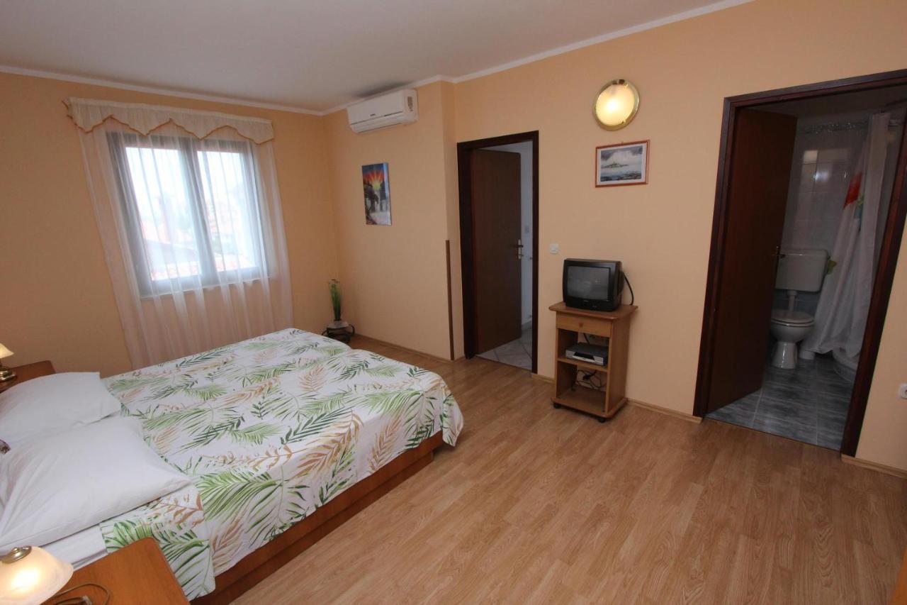 Rooms And Apartments Dino Rovinj Exterior foto